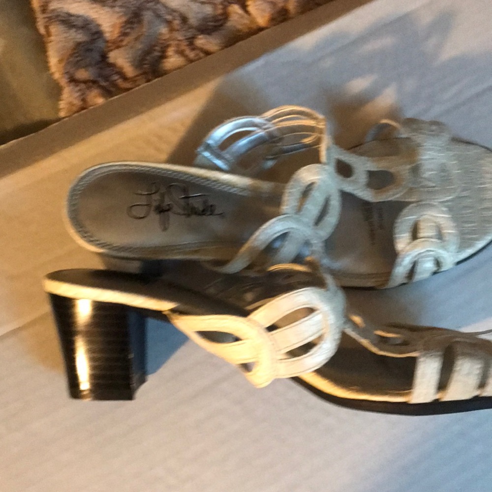 Heeled sandals - Picture 4 of 6